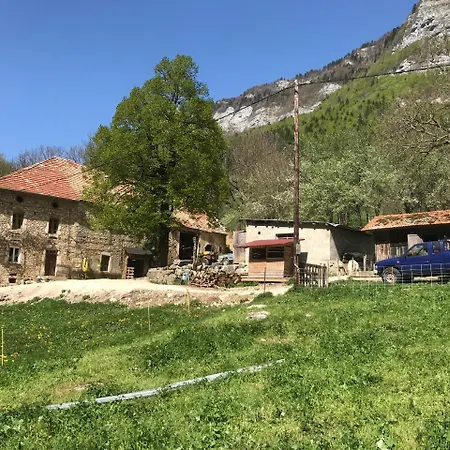 Les Caprines Du Vercors Campsite *